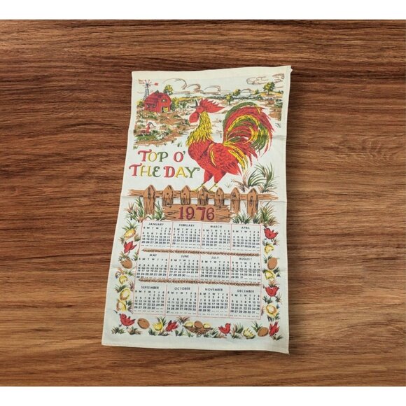 Vintage 1976 "Top O The Day" Rooster Calendar Tea Towel Wall hanging  Farmhouse - Picture 1 of 5